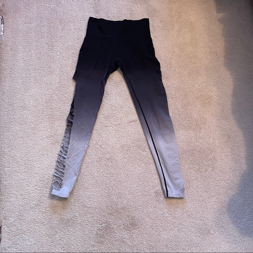 Pink by Victoria Secret Cool and Comfy leggings size small Black/Gray Ombré